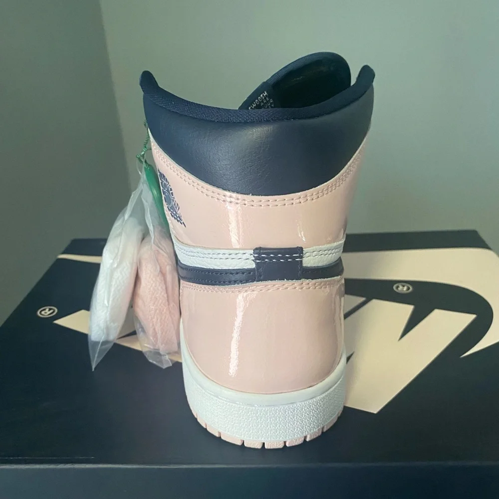 NWT Nike Women's Jordan 1 Retro High OG - Atmosphere, 7.5 - Picture 6 of 16